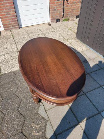 Donker eiken tafel gratis