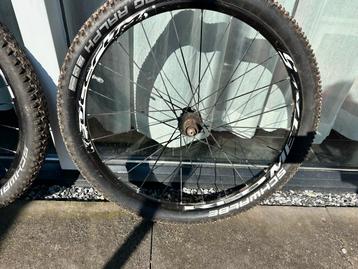 Gratis af te halen: 26 inch MTB wielen met Schwalbe banden