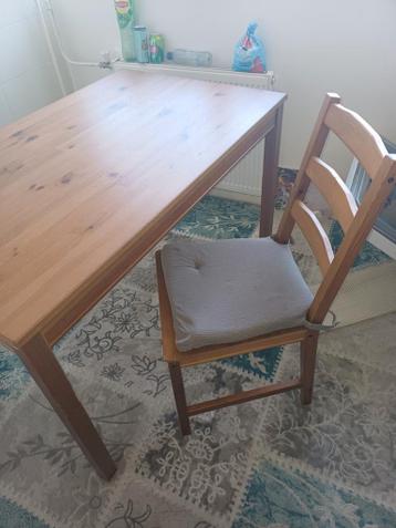 Houten eettafel met stoel - Gebruikt