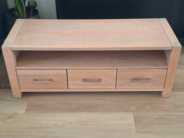 Gratis af te halen tv-kast