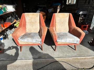 Twee vintage fauteuils met bloemenpatroon