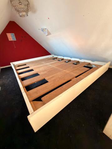 Bedframe op wielen