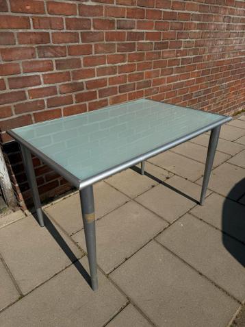 Aluminium eettafel met glasplaat
