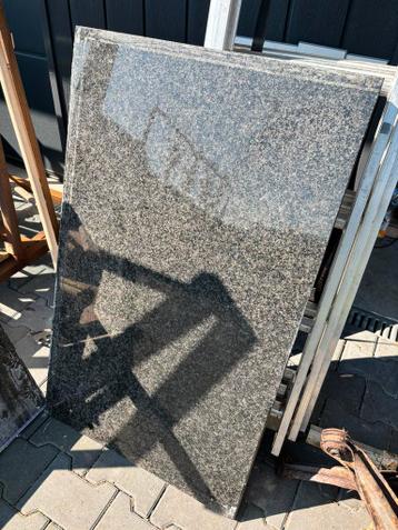 Gratis stuk natuurstenen werkblad