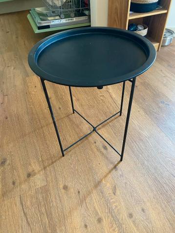 Zwart bijzettafeltje met rond blad