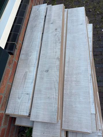 Laminaat lichtgrijs 15m2 - prima voor nog een ronde