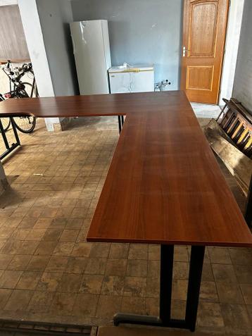 Groot bureau 288.5 x261.5 cm, hoogte 74cm Gratis
