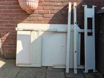 Bureau, gedemonteerd en gratis af te halen