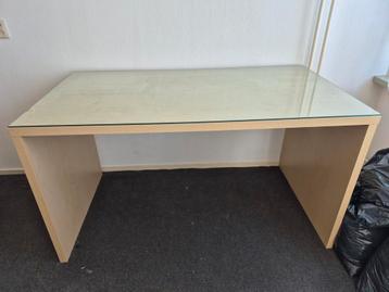 Gratis Bureau met glazen plaat - 1.60m breed
