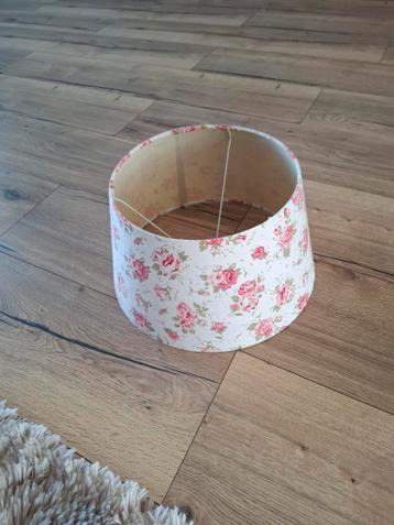 Mooie lampenkap met rozenprint