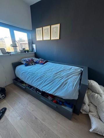 GRATIS Eenpersoonsbed 90x200 met lades