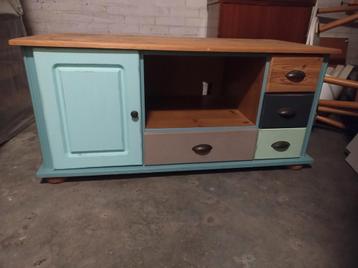 Uniek TV-meubel met krijtverf en diverse lades