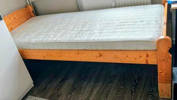 Houten eenpersoonsbed 210x90cm met lattenbodem en matras