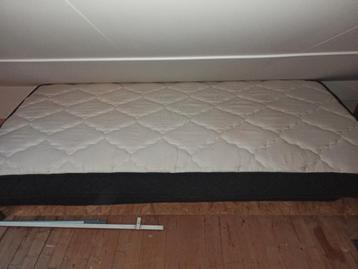 Twee Eenpersoons matrassen - GRATIS!