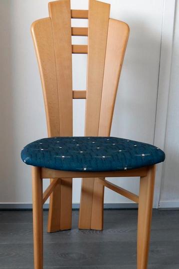 4 eetkamerstoelen.