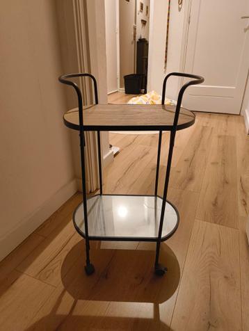 Free rolling tray with shelves