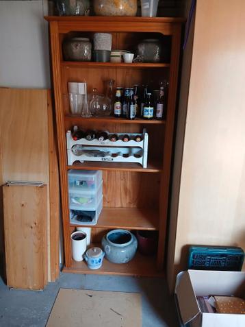 Grenen kast voor boeken of voorraad