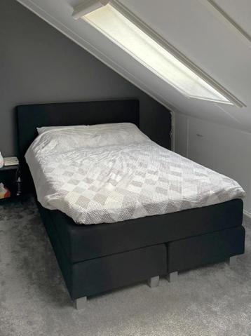 Gratis ophalen: Boxspring bed 140x210 met matras en topper