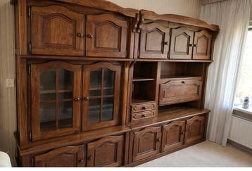 Eikenhouten kast met vitrine en lades