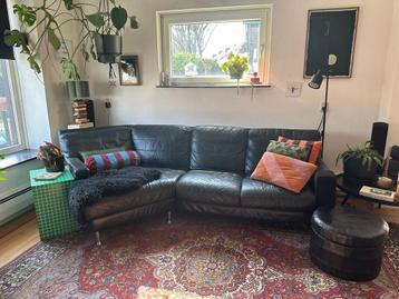 Leren designbank met enkele beschadigingen