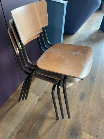 3x schoolstoelen