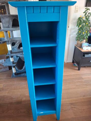 GRATIS blauwe kast met beschadigingen