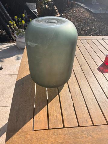 3 groene lampenkappen met gebruiksporen