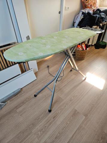 Strijkplank met stopcontact