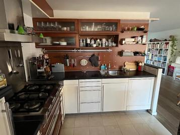 Hoekkeuken met inbouwapparatuur - gratis af te halen