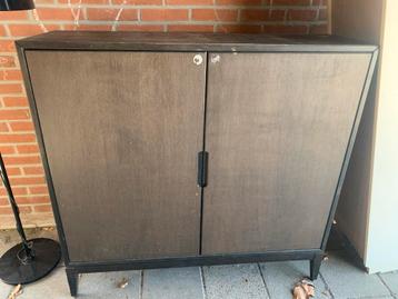 Gratis IKEA regissör - Donkerbruin dressoir