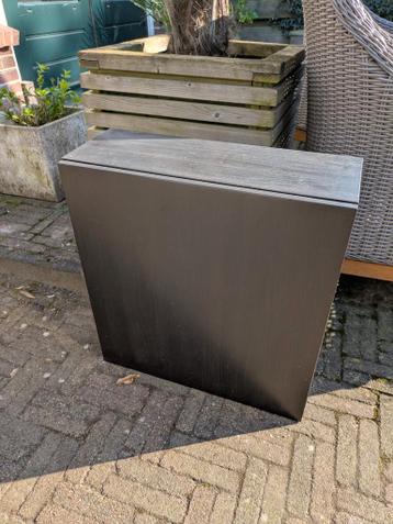 Zwart medicijnkastje van Ikea