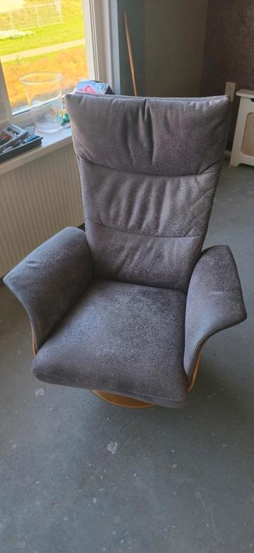 Gratis 2 draaistoelen