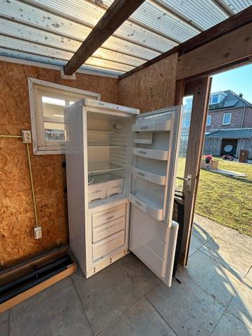 Werkende koelkast met vriesvak gratis af te halen