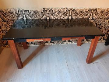 Gratis eettafel met lades - functioneel en stijlvol