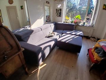 Ruime hoekbank + hocker