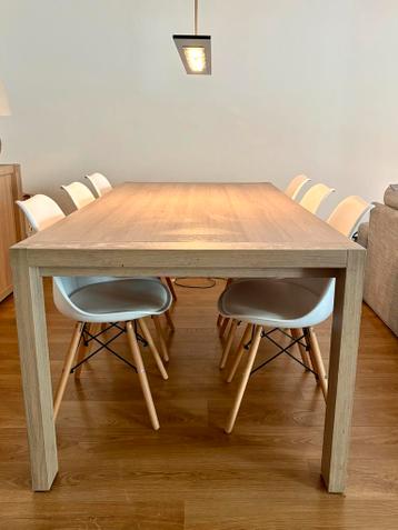 Eettafel (zonder stoelen) GRATIS
