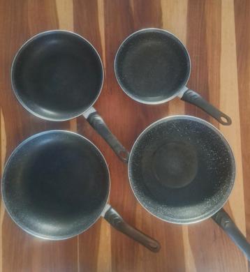 Rode Set 3 koekenpannen  en 1 hapjespan