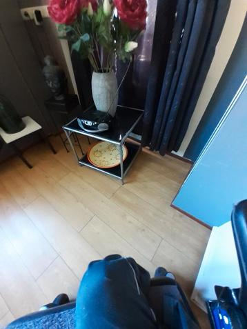 Bijzettafel met glas