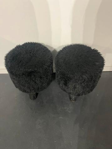 Gratis bijzettafeltjes en krukjes