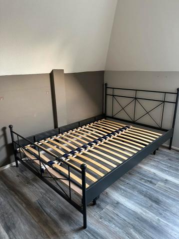 Stalen bed zwart 140x200 cm gratis afhalen