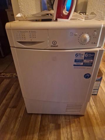 Indesit droger IDC75B (7 kg) – gratis