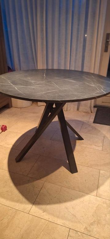 Gratis marmer look eet kamer tafel ( rond )