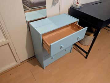 Moet weg | lichtblauw ladekastje