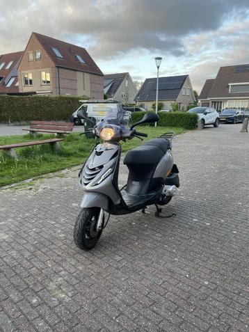 Gezocht- piaggo zip opknappers bied alles aan!