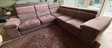 Bruine hoekbank met verstelbare hoofdsteunen