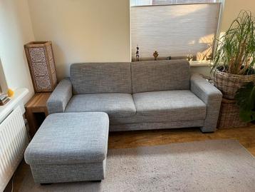 Tweepersoons bank met hocker