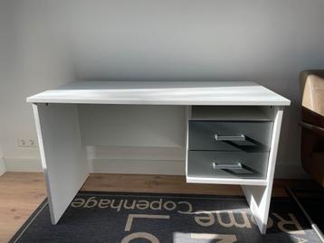 Wit bureau met lades - 128 x 58 cm