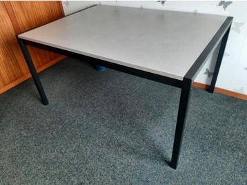 Gratis Eettafel hobbytafel werktafel