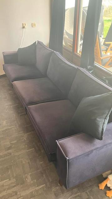 Gratis - Grote blauwe rechte bank