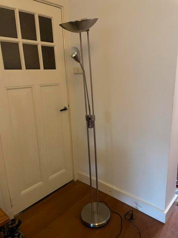 Gratis ! Staande lamp, met dimfunctie